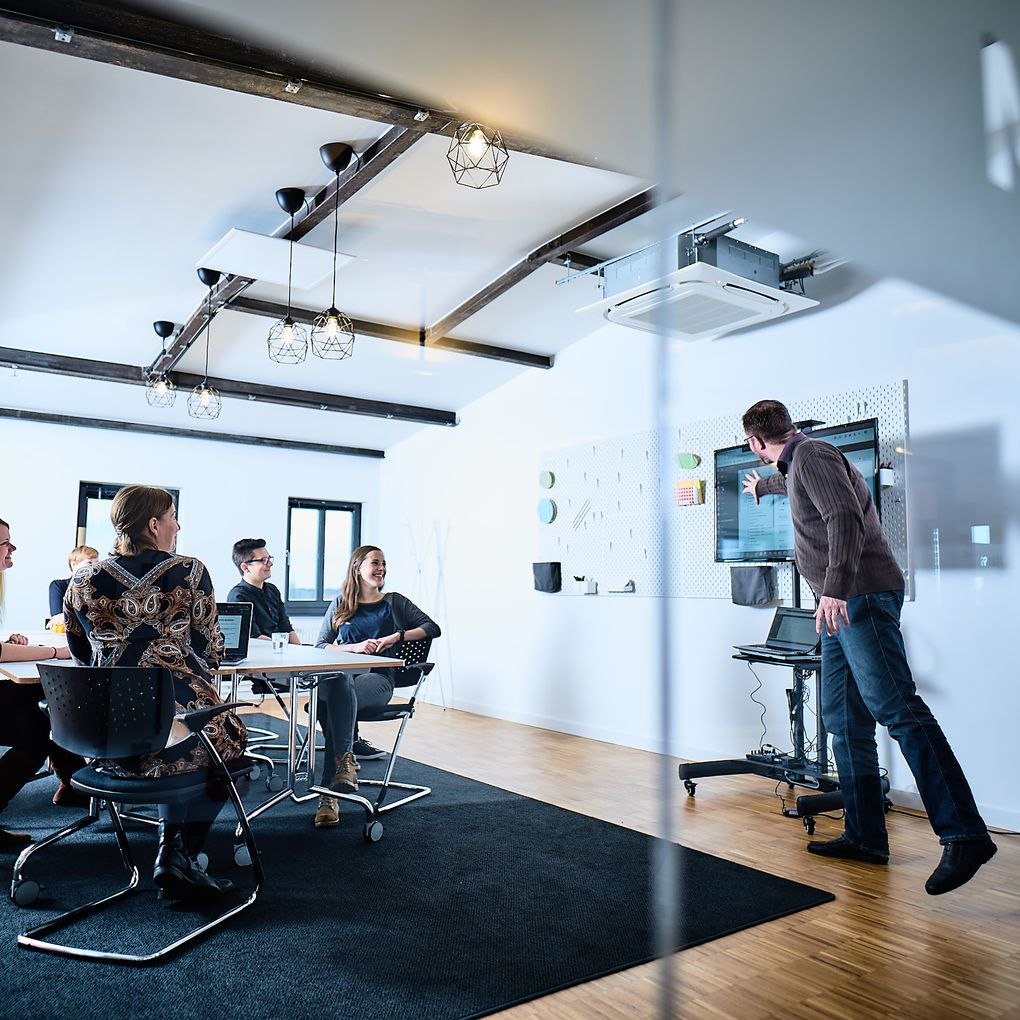 WordPress-Entwickler der Full-Service-Digital-Agentur e-pixler im regen Austausch