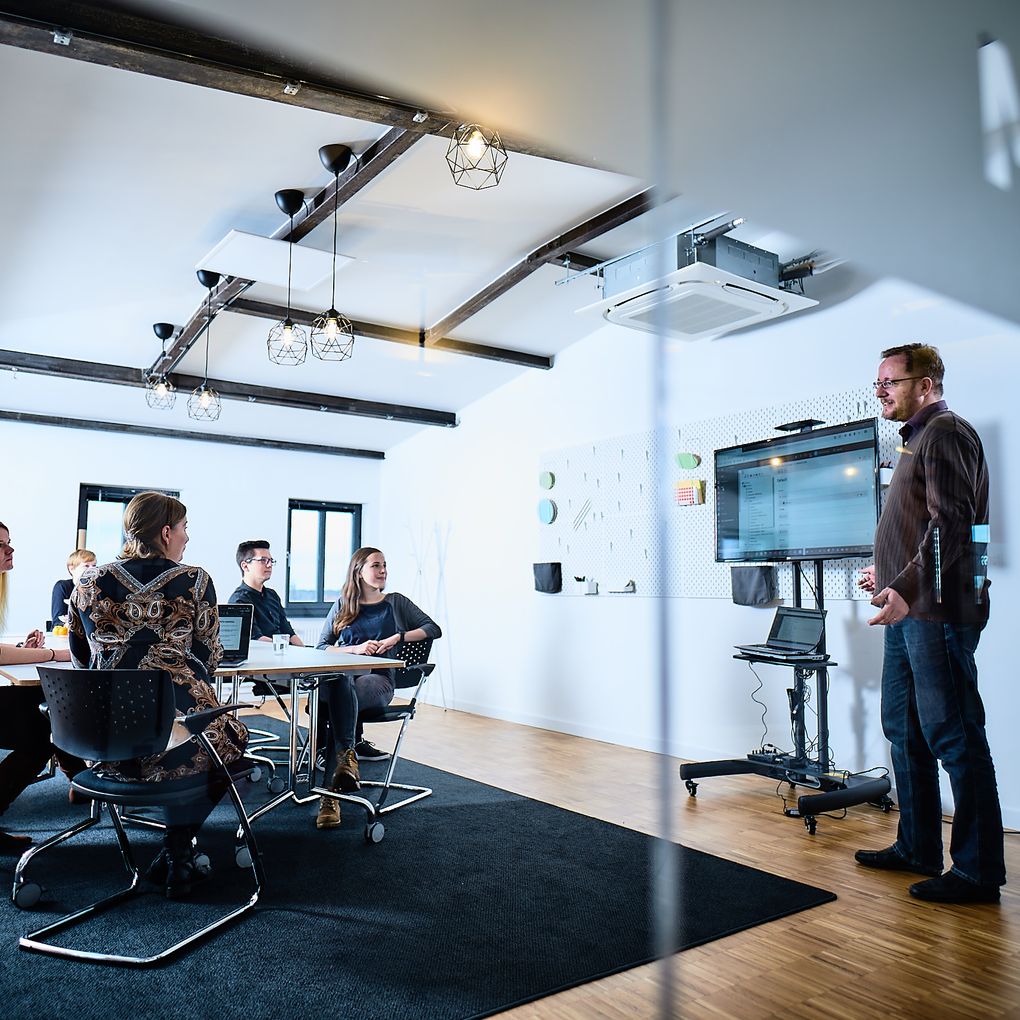 Frontend-Entwickler der Full-Service-Digital-Agentur e-pixler beim Meeting