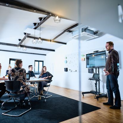 Frontend-Entwickler der Full-Service-Digital-Agentur e-pixler beim Meeting